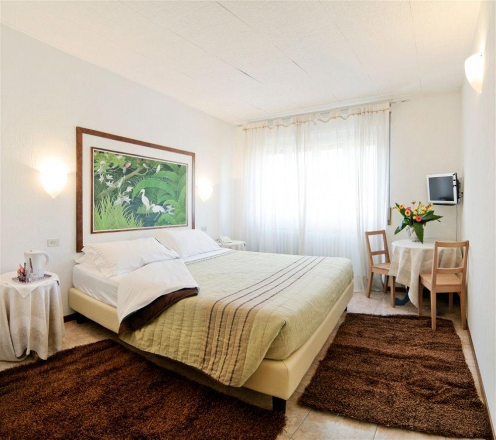 Antico Albergo Madonna Legnano Eksteriør billede