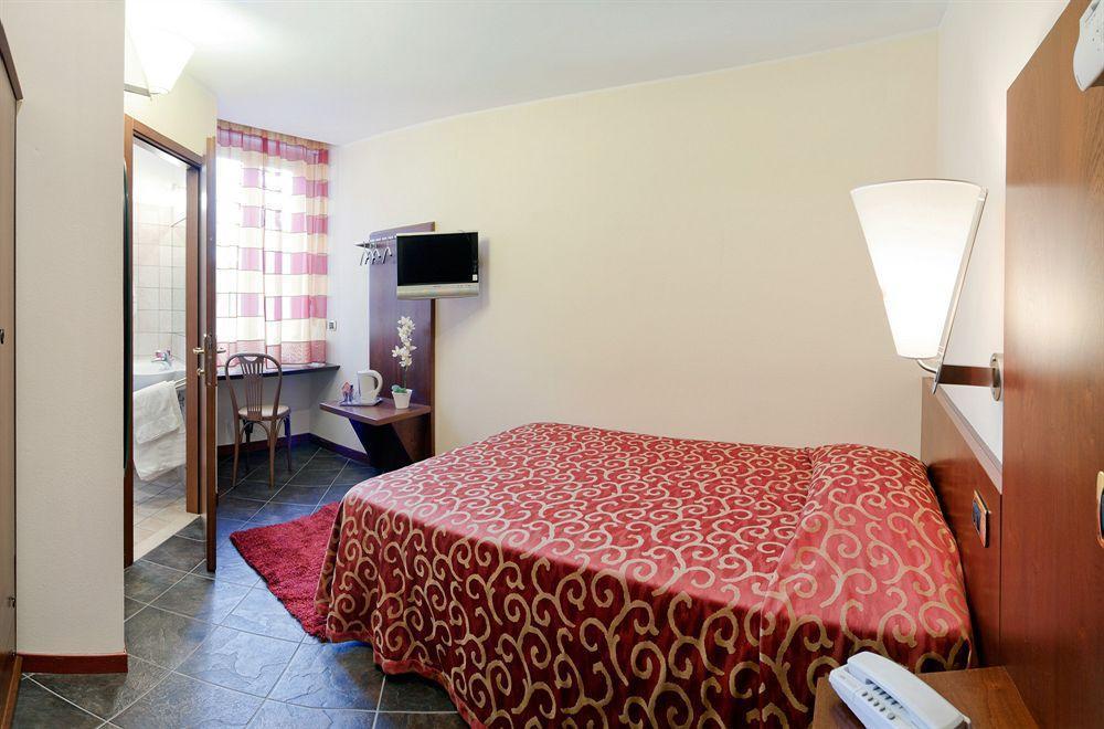 Antico Albergo Madonna Legnano Eksteriør billede