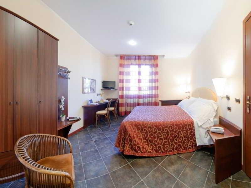 Antico Albergo Madonna Legnano Eksteriør billede