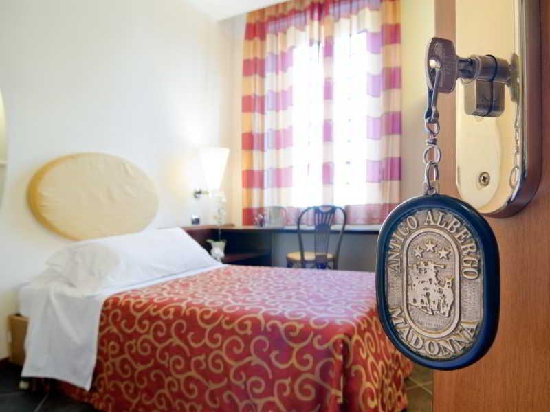 Antico Albergo Madonna Legnano Eksteriør billede