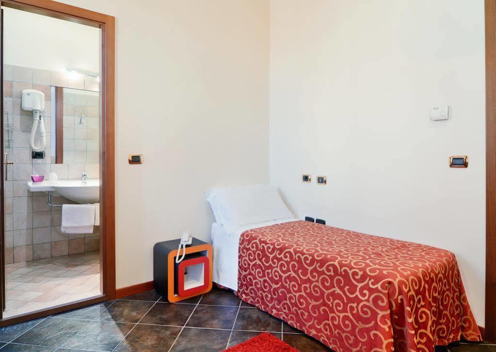 Antico Albergo Madonna Legnano Eksteriør billede