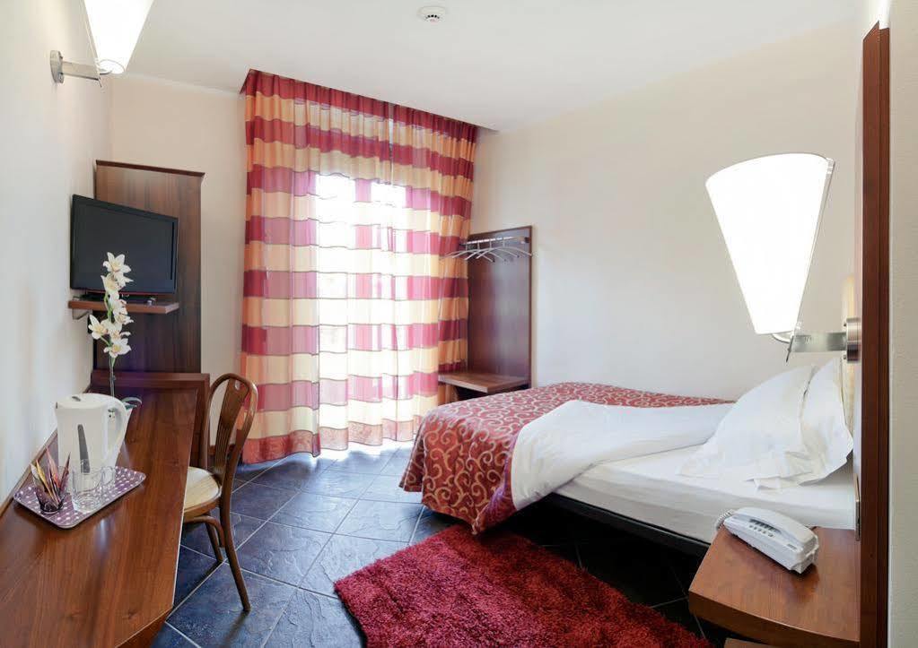Antico Albergo Madonna Legnano Eksteriør billede