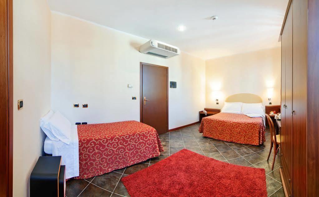 Antico Albergo Madonna Legnano Eksteriør billede