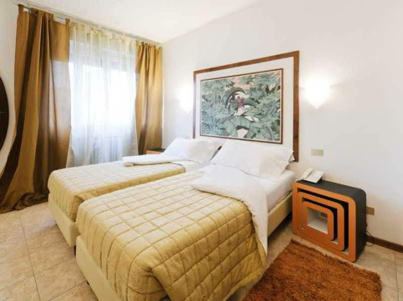 Antico Albergo Madonna Legnano Eksteriør billede